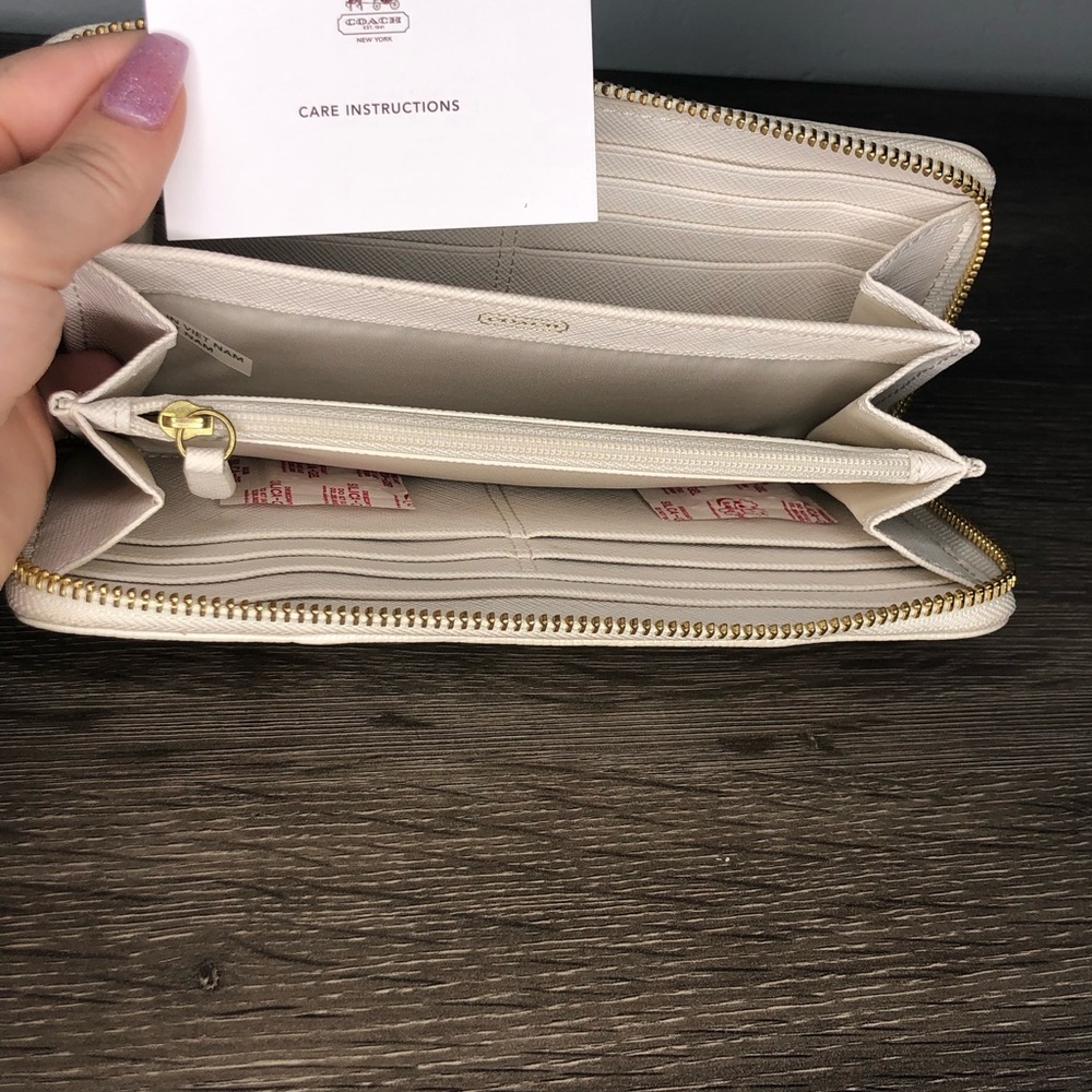 Authentic Coach wallet - Picture 3 of 5